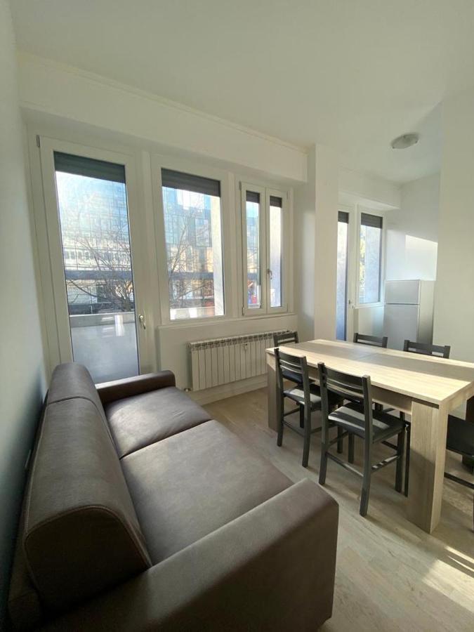 Farolfi Apartments Corso Di Porta Vittoria Milánó Szoba fotó